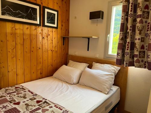 a bedroom with a bed with white sheets and a window at Appartement V de ROLAND Luz VDR212 in Luz-Saint-Sauveur