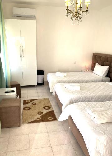 Aleko's Apartment Triple room - Image 3