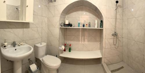 Aleko's Apartment Triple room - Image 4