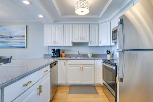 Dapur atau dapur kecil di Walk to Ocean City Beach Family Condo with Pool