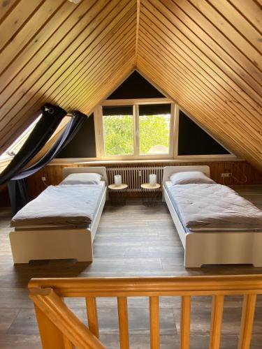 two beds in a room with a roof at Apartmenthaus Selbitz in Selbitz