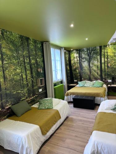 two beds in a room with trees in the background at Hôtel Restaurant Le Parc in Arc-en-Barrois