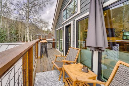 Ein Balkon oder eine Terrasse in der Unterkunft Inviting and Renovated Home in Crested Butte!
