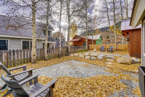 Ein Garten an der Unterkunft Inviting and Renovated Home in Crested Butte!