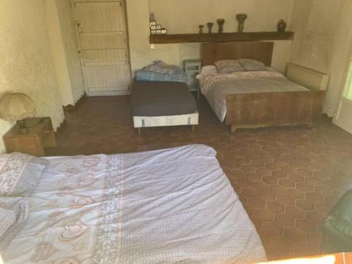 מיטה או מיטות בחדר ב-Petit Moulin Renaisance