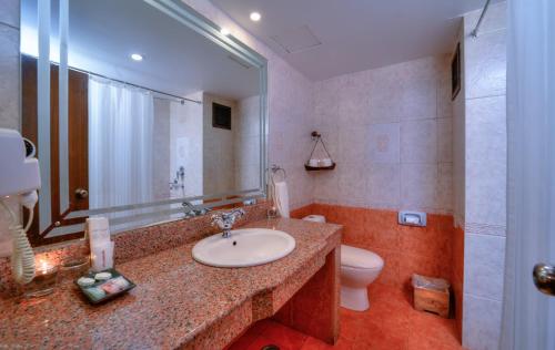 Koupelna v ubytování Hotel Barahi Pokhara