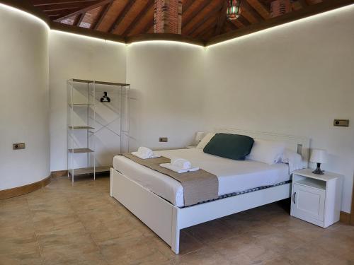 a bedroom with a white bed and a wooden ceiling at RentalSevilla Living Villamanrique in Seville
