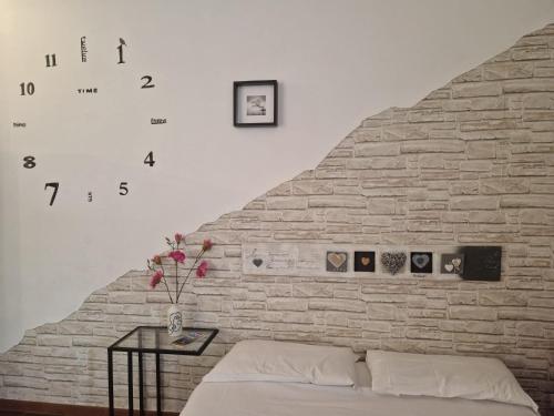 A bed or beds in a room at A casa di Delia - stazione Fidene