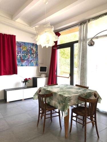 a dining room with a table and chairs in a room at La casetta sulle nuvole. in Cammarata