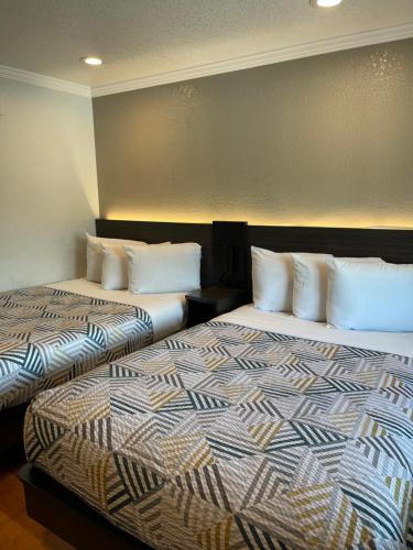 Katil atau katil-katil dalam bilik di Motel 6 Sacramento, Ca - Downtown