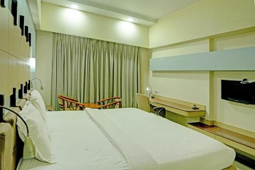 Ein Bett oder Betten in einem Zimmer der Unterkunft Palette - Hilife Towers
