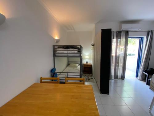 a room with a table and two bunk beds at T1 Manta Rota in Manta Rota