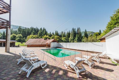 a group of chairs and a swimming pool at ПІД МАГУРОЮ in Pilipets