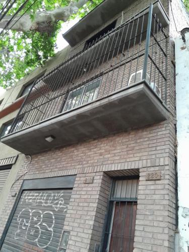 a building with a balcony with graffiti on it at Duplex Céntrico in Mendoza