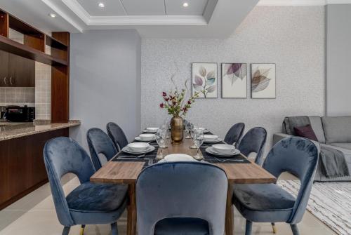 Η κουζίνα ή μικρή κουζίνα στο Amazing BeachFront Apartments near Atlantis Waterpark by Simply Comfort Sarai Palm Jumeirah