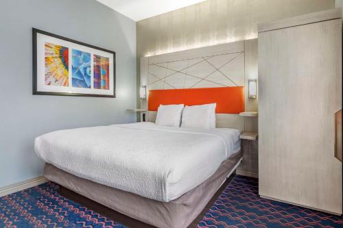 Letto o letti in una camera di Best Western Premier Historic Travelers Hotel Alamo/Riverwalk