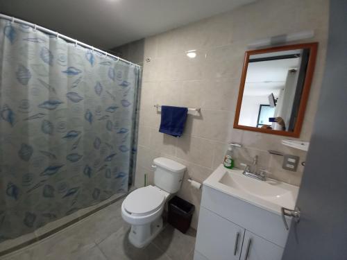 Bilik mandi di Capital O Tu Estancia