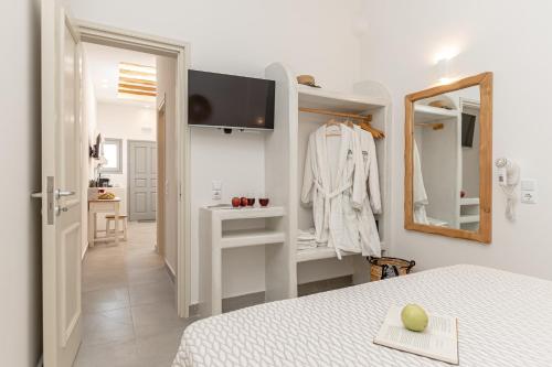 Фотография из галереи Porto Dema Luxury Suites в городе Схинуса