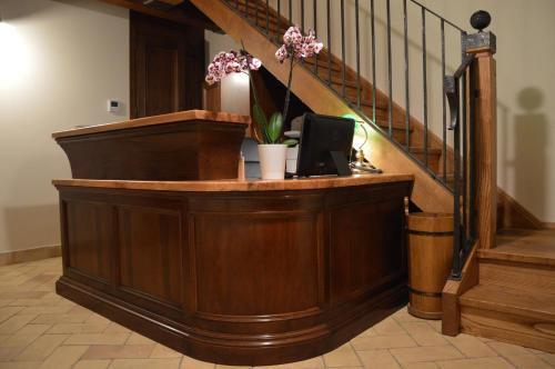 a desk with a computer on it in a staircase at Fattoria Lucciano in Borghetto