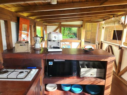 Cucina o angolo cottura di Les Bananes Vertes Ecolodges