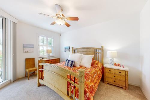 a bedroom with a bed and a ceiling fan at Sailor's Rest in Naples