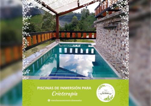 póster para una piscina en una villa en Vista Hermosa Eco Hostal, en Carmen de Viboral