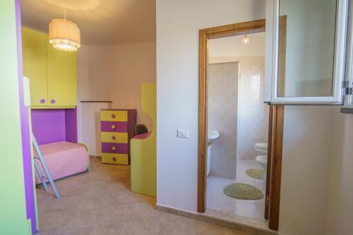 a bathroom with a glass shower and a bedroom at La casina dei Praticelli in Castelfiorentino