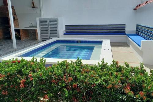 a swimming pool in the middle of a house at Casa vacacional con Jacuzzi privado y BBQ in Carmen de Apicalá