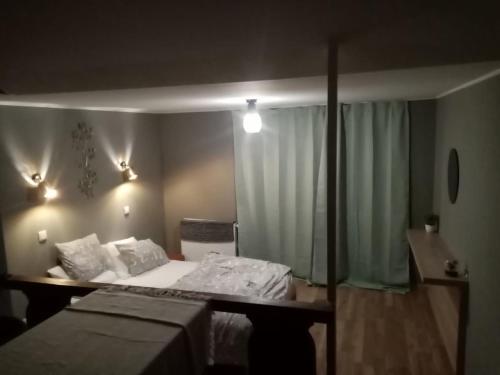 Feel at home in Warre, Durbuyにあるベッド