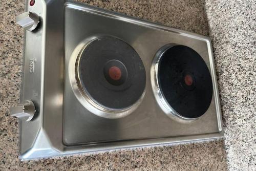 a speaker is sitting on the floor at Depa de lujo con piscina y jacuzzi in Guayaquil