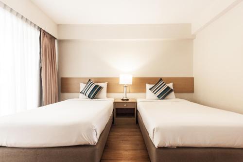 Кровать или кровати в номере Samran Place Hotel
