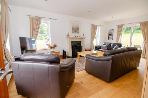 TV a/nebo společenská místnost v ubytování Rathmullan Cottages No.3 - free wifi, pet friendly