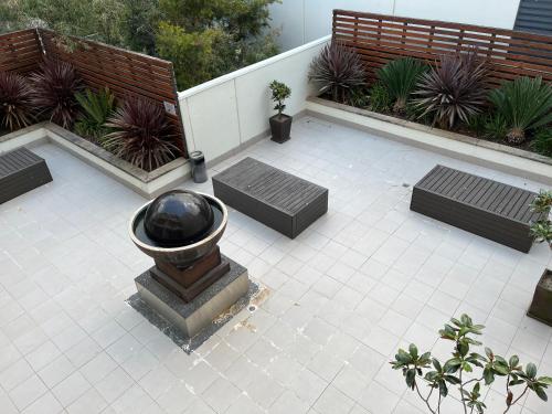 a courtyard with benches and a statue in the middle at Waves 348 - Free WiFi - Late CheckOut - Garage in Cowes