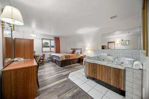 Ένα ή περισσότερα κρεβάτια σε δωμάτιο στο Executive Inn