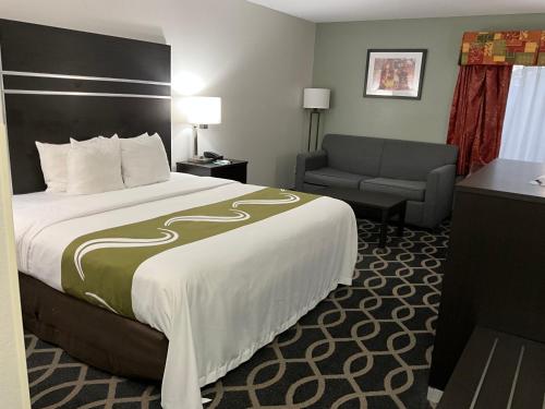Ένα ή περισσότερα κρεβάτια σε δωμάτιο στο Quality Inn Jacksonville near Little Rock Air Force Base