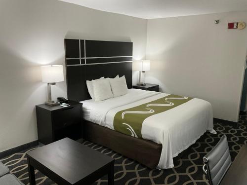 Ένα ή περισσότερα κρεβάτια σε δωμάτιο στο Quality Inn Jacksonville near Little Rock Air Force Base