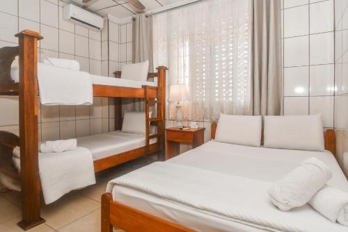 Ένα ή περισσότερα κρεβάτια σε δωμάτιο στο Hotel Aldea Chorotega Puntarenas