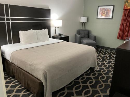 Ένα ή περισσότερα κρεβάτια σε δωμάτιο στο Quality Inn Jacksonville near Little Rock Air Force Base