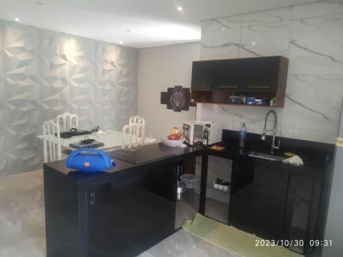 Kuchyň nebo kuchyňský kout v ubytování Casa com Piscina em Boracéia Bertioga