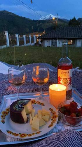 a table with a plate of cheese and glasses of wine at Charming house in Zuleta Mariano and Pastora in Zuleta