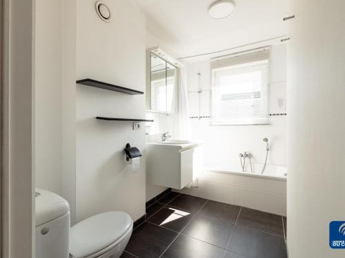 Ванная комната в Villa D este 0302 modern duplex apartment