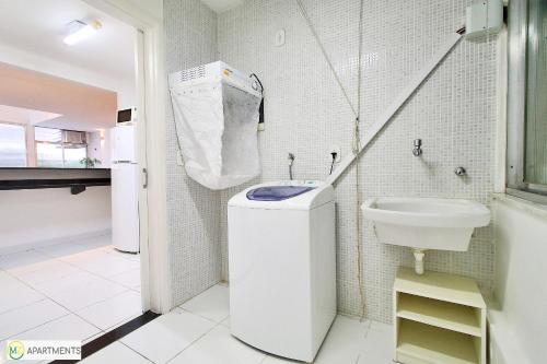 O baie la Apartamento 2 quartos espaçoso no Leme