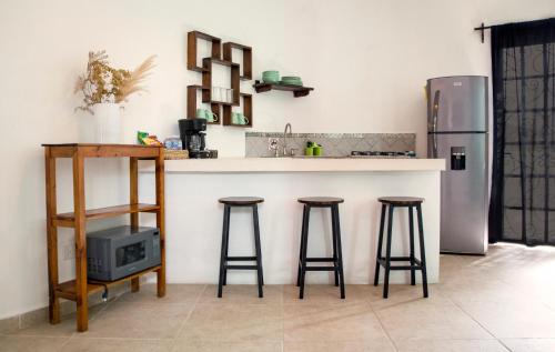 Η κουζίνα ή μικρή κουζίνα στο Sonido del mar Hotel Boutique & Yoga Loft