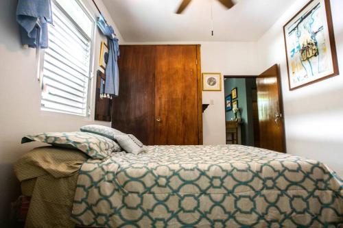 En eller flere senge i et værelse på Toda la casa: 3 dormitorios, 4 baños y 1 futón.