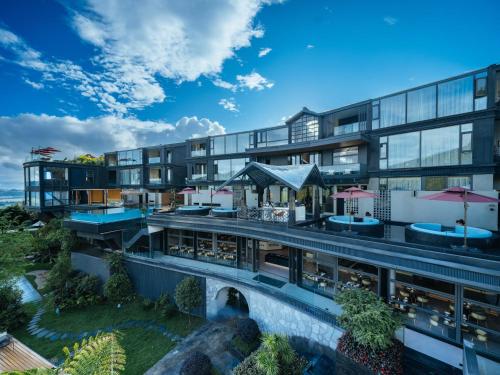 an aerial view of a building with a swimming pool at Tengchong Jingge Banshan Hot Spring Hotel in Tengchong