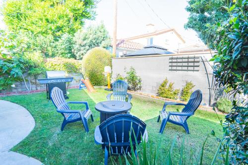 a group of chairs and tables in a yard at Retreat Minutes To LAX, Manhattan/ Redondo Beach in Torrance