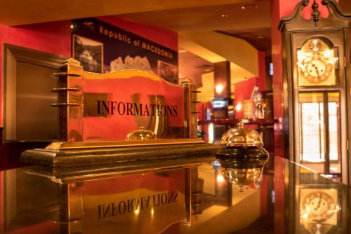 a bar in a restaurant with a clock on the counter at Casino Motel Senator in Gevgelija