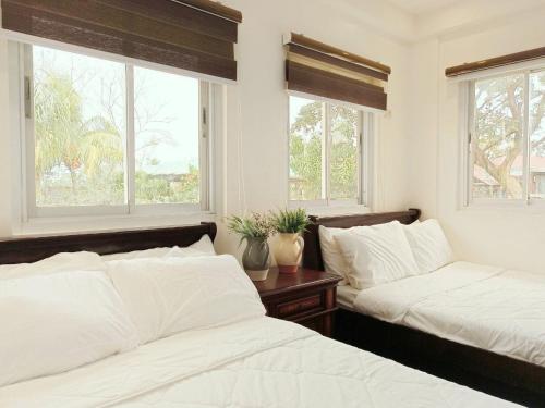 Postel nebo postele na pokoji v ubytování Farm One Garden Resort