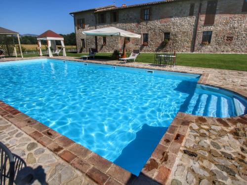 Kolam renang di atau dekat dengan Apartment on farm amidst the Umbrian hills