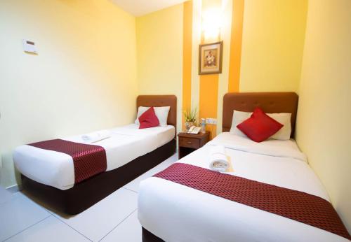 Postel nebo postele na pokoji v ubytování Sun Inns Hotel Kepong near Hospital Sungai Buloh